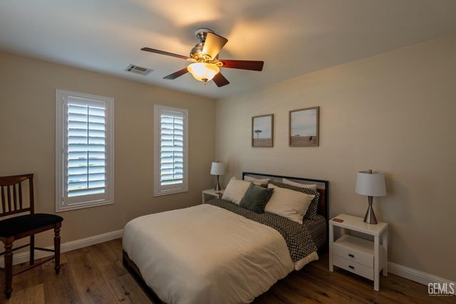 11512 Indian Hawthorne Street, Bakersfield, CA 93311