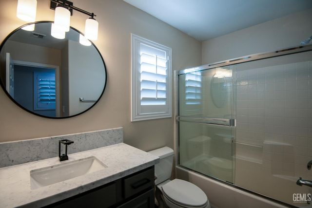 11512 Indian Hawthorne Street, Bakersfield, CA 93311