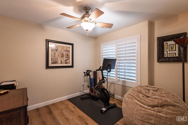 11512 Indian Hawthorne Street, Bakersfield, CA 93311