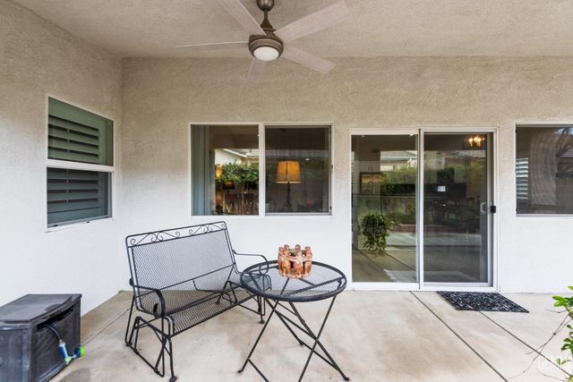 11512 Indian Hawthorne Street, Bakersfield, CA 93311