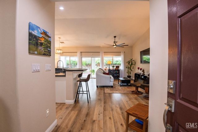 11512 Indian Hawthorne Street, Bakersfield, CA 93311