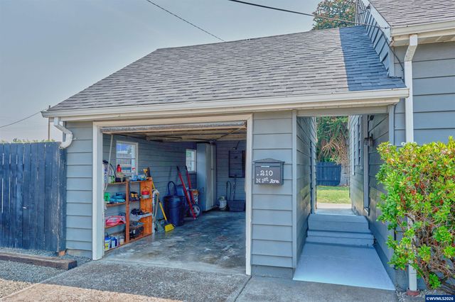 210 N First Av, Stayton, OR 97383