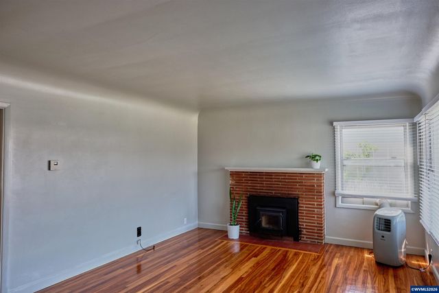 210 N First Av, Stayton, OR 97383