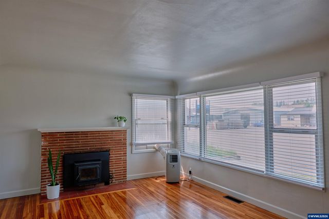 210 N First Av, Stayton, OR 97383