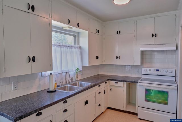 210 N First Av, Stayton, OR 97383