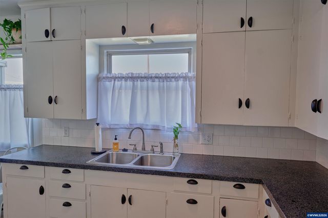210 N First Av, Stayton, OR 97383