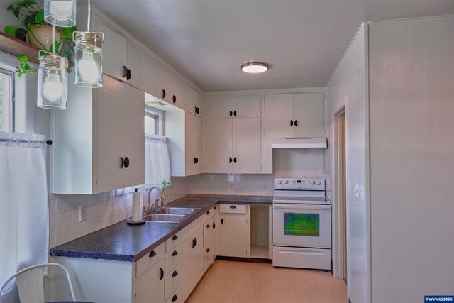 210 N First Av, Stayton, OR 97383