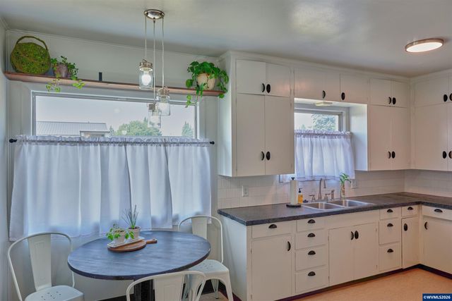 210 N First Av, Stayton, OR 97383
