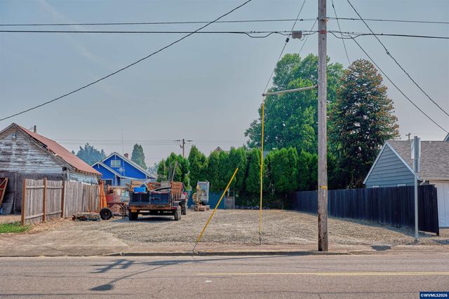210 N First Av, Stayton, OR 97383