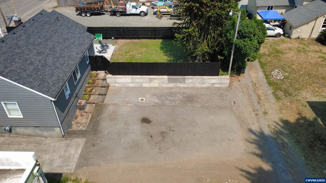 210 N First Av, Stayton, OR 97383