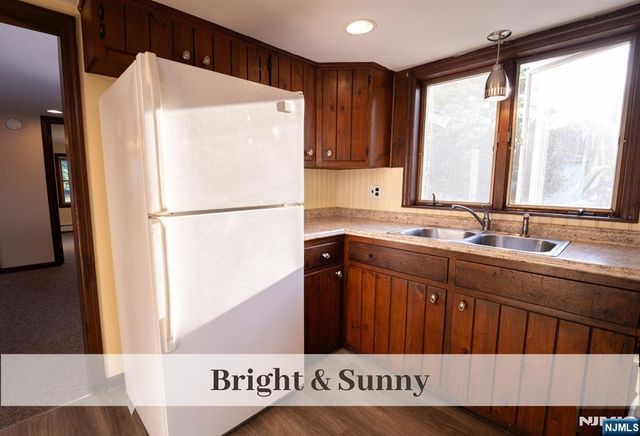 54 Glen Avenue 2nd Floor, Midland Park, NJ 07432