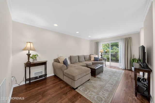 33 Heron Court, Manalapan, NJ 07726