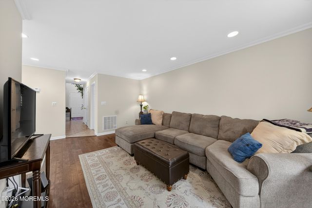 33 Heron Court, Manalapan, NJ 07726