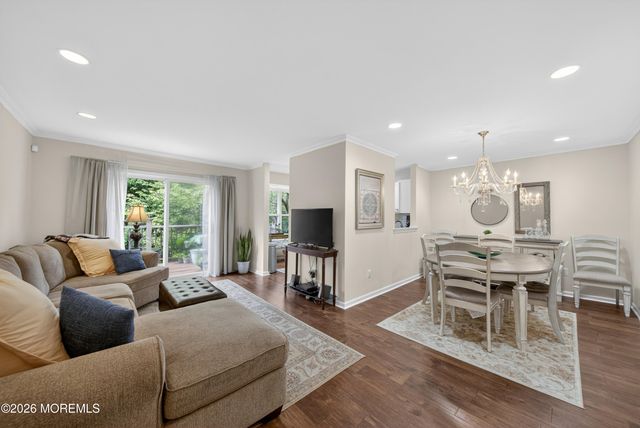 33 Heron Court, Manalapan, NJ 07726