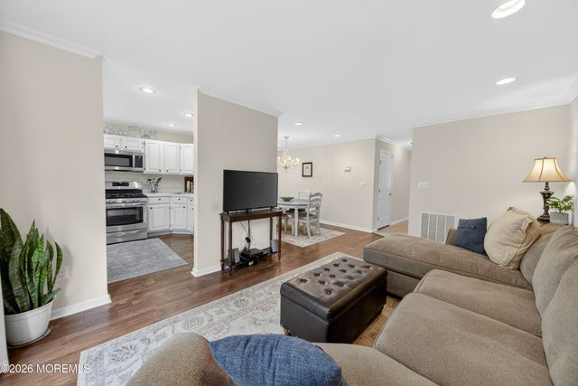 33 Heron Court, Manalapan, NJ 07726
