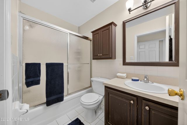 33 Heron Court, Manalapan, NJ 07726