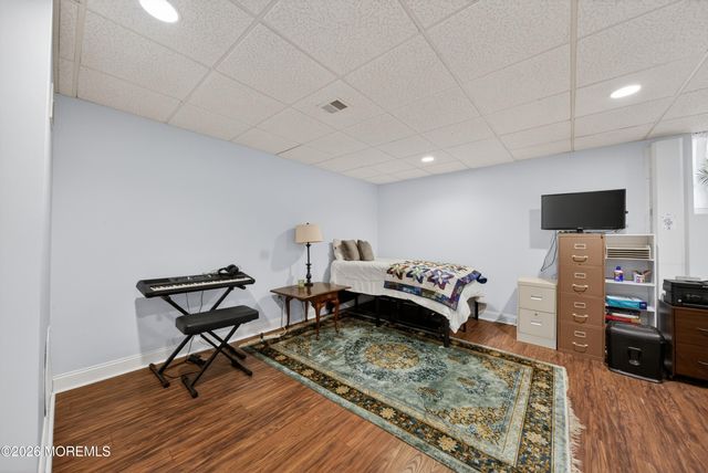 33 Heron Court, Manalapan, NJ 07726