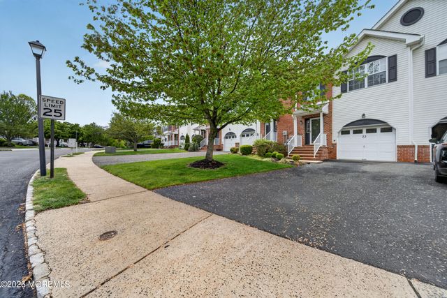 33 Heron Court, Manalapan, NJ 07726