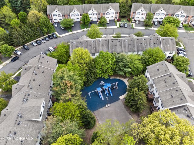 33 Heron Court, Manalapan, NJ 07726