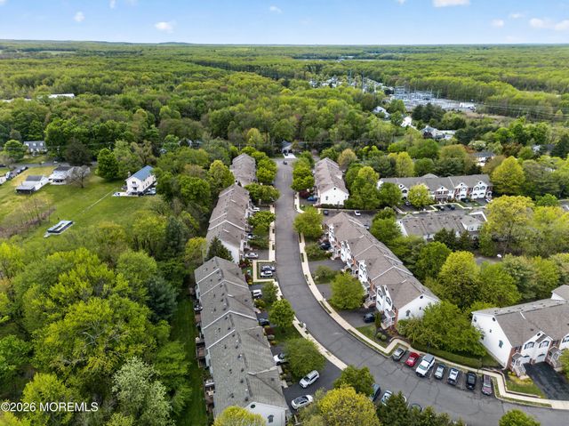33 Heron Court, Manalapan, NJ 07726