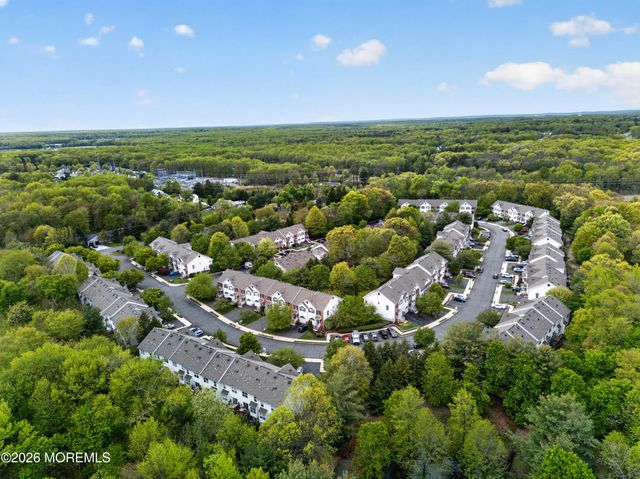 33 Heron Court, Manalapan, NJ 07726