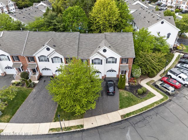 33 Heron Court, Manalapan, NJ 07726
