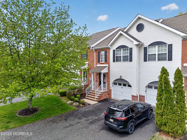 33 Heron Court, Manalapan, NJ 07726