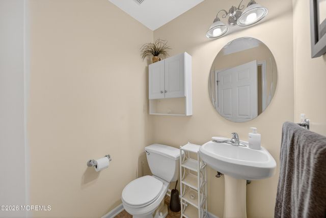 33 Heron Court, Manalapan, NJ 07726