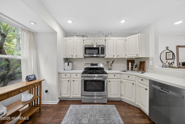 33 Heron Court, Manalapan, NJ 07726