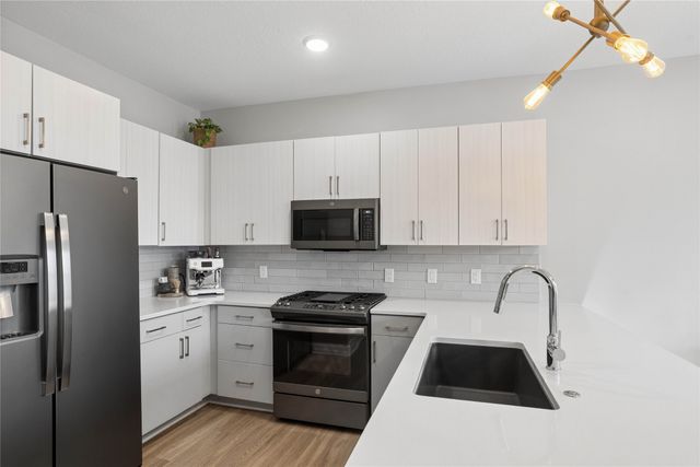 400 SW 7th Street 104, Des Moines, IA 50309