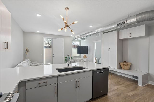 400 SW 7th Street 104, Des Moines, IA 50309