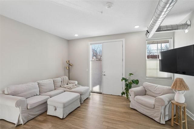 400 SW 7th Street 104, Des Moines, IA 50309