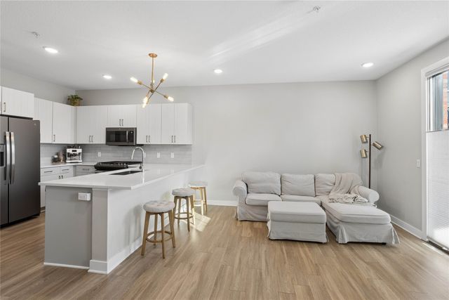 400 SW 7th Street 104, Des Moines, IA 50309