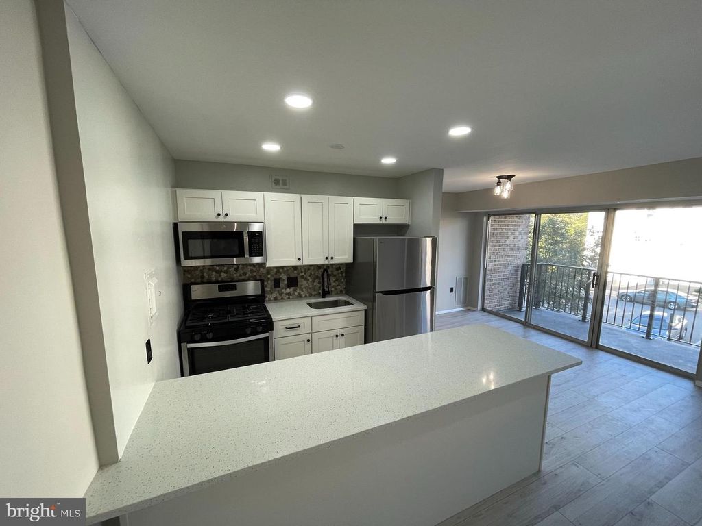 12751 DARA DR #102, Woodbridge, VA 22192