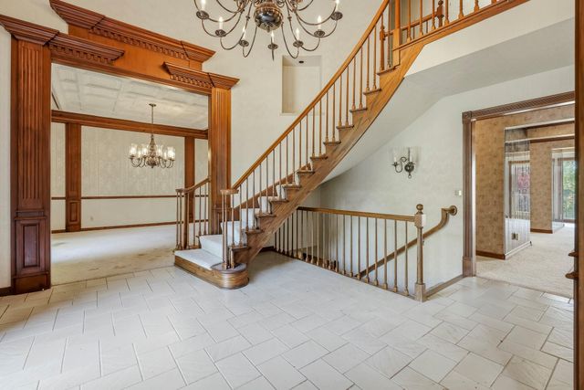 2552 S Skyline Drive, Springfield, MO 65804