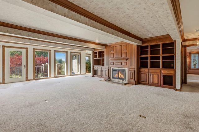 2552 S Skyline Drive, Springfield, MO 65804