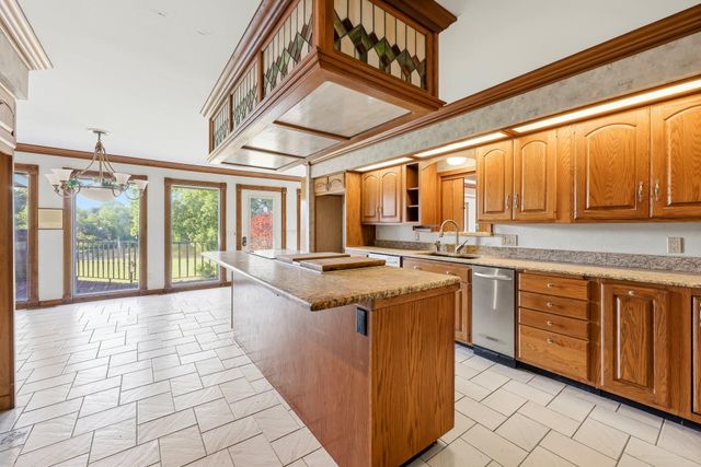 2552 S Skyline Drive, Springfield, MO 65804
