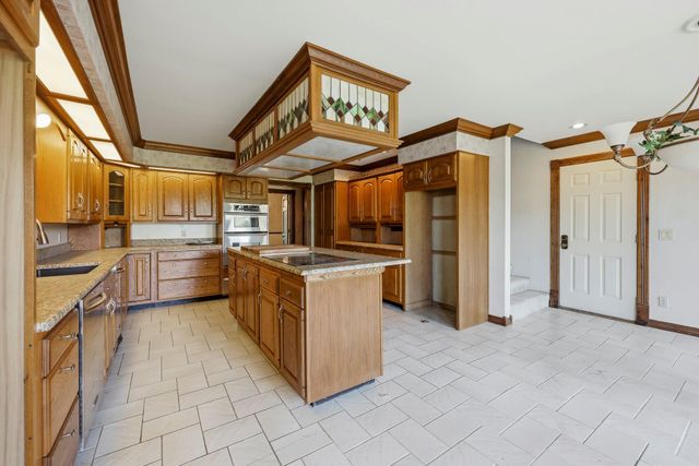2552 S Skyline Drive, Springfield, MO 65804