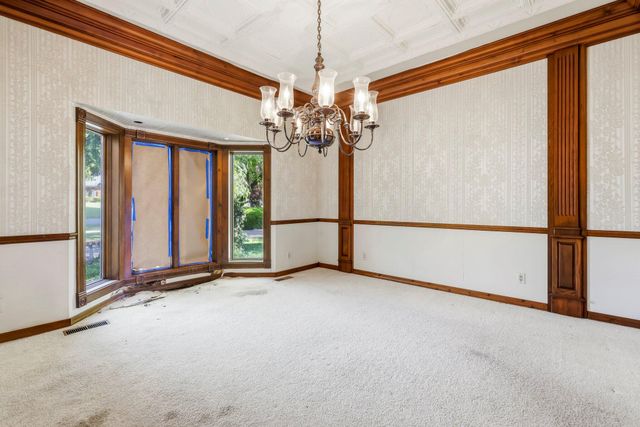 2552 S Skyline Drive, Springfield, MO 65804