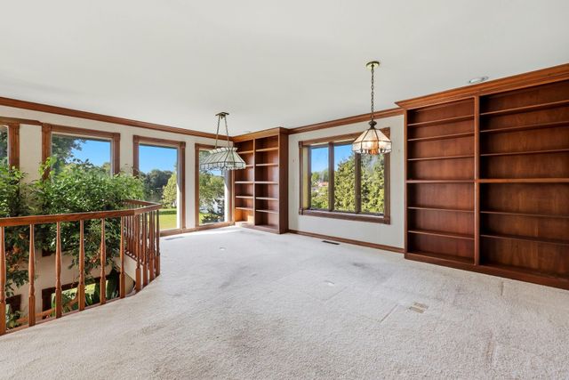 2552 S Skyline Drive, Springfield, MO 65804