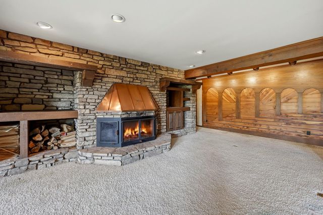 2552 S Skyline Drive, Springfield, MO 65804