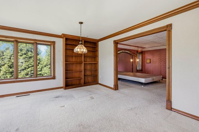 2552 S Skyline Drive, Springfield, MO 65804