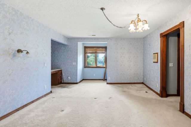 2552 S Skyline Drive, Springfield, MO 65804