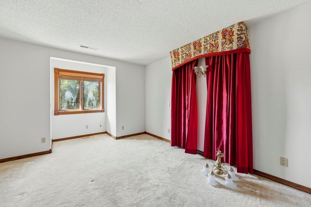 2552 S Skyline Drive, Springfield, MO 65804