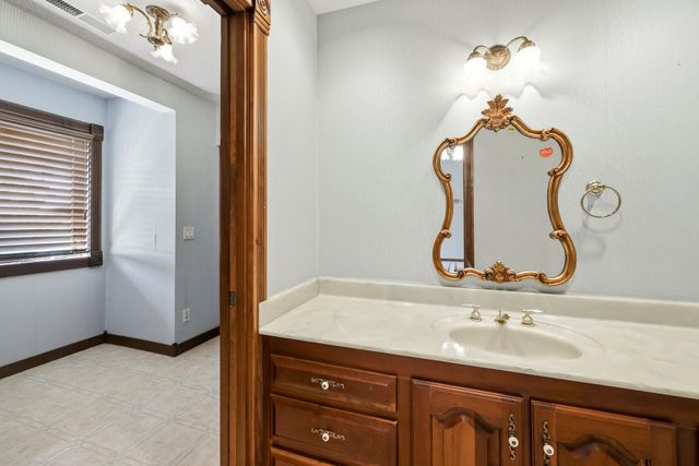 2552 S Skyline Drive, Springfield, MO 65804