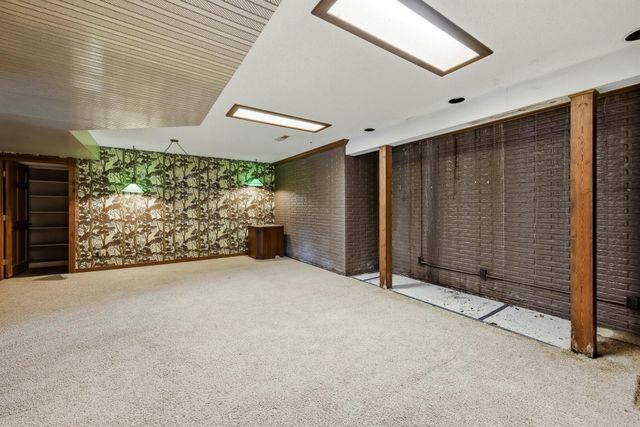 2552 S Skyline Drive, Springfield, MO 65804