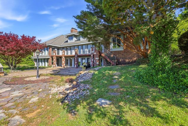 2552 S Skyline Drive, Springfield, MO 65804