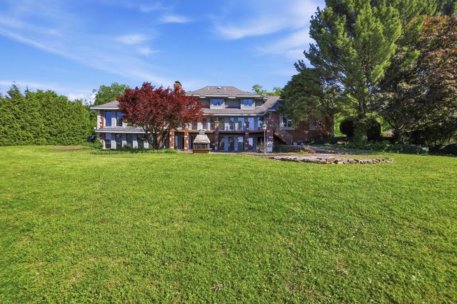2552 S Skyline Drive, Springfield, MO 65804