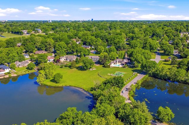 2552 S Skyline Drive, Springfield, MO 65804