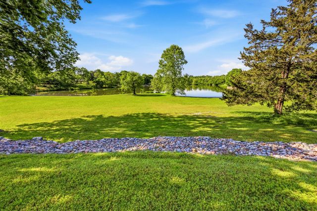 2552 S Skyline Drive, Springfield, MO 65804